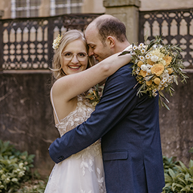 First-Look Shooting eines Hochzeitspaares. Hochzeits Fotografie